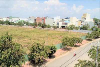 Sốt đất lan về miền Tây 