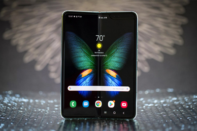 Điện thoại màn hình gập Galaxy Fold lại cháy hàng tại Trung Quốc