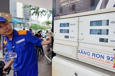 Giá xăng tiếp tục giảm