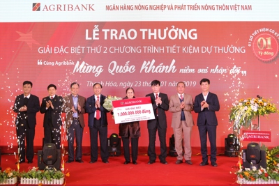 Agribank trao thưởng sổ Tiết kiệm 01 tỷ đồng cho khách hàng