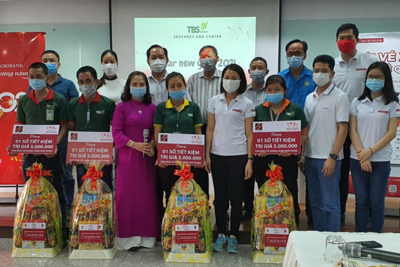 Agribank Bình Dương hỗ trợ công nhân có hoàn cảnh khó khăn đón Xuân Tân Sửu