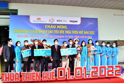 Nhiều địa phương đón du khách “xông đất” năm 2022