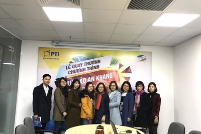 Khách hàng trúng xe SH trong chương trình “Mua Bảo An Khang - Trúng xe SH” của PTI