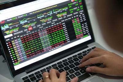 Chuyên gia chứng khoán: Nên cẩn trọng