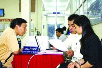 Đình chỉ kinh doanh dịch vụ làm thủ tục về thuế đối với đại lý thuế trong trường hợp nào?