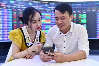 Cổ phiếu liên quan đến hàng hóa và cảng biển hút dòng tiền khối ngoại