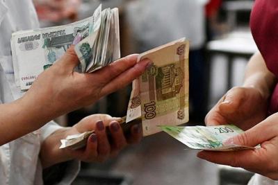 Fitch hạ xếp hạng tín nhiệm nhà phát hành nợ dài hạn bằng ngoại tệ của Nga xuống mức C