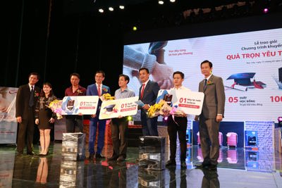 Prudential trao tặng “quà trọn yêu thương” trị giá 11 tỷ đồng cho khách hàng 