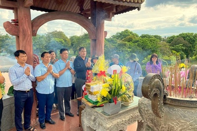 Đoàn cán bộ Công đoàn Bộ Tài chính tri ân các anh hùng, liệt sỹ tại Quảng Trị