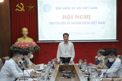 Nỗ lực triển khai công cuộc chuyển đổi số, lấy người dân làm trung tâm