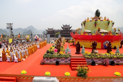 Tạo chuyển biến trong hoạt động tôn giáo, tín ngưỡng