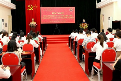 Tổng cục Dự trữ Nhà nước trao quyết định tuyển dụng cho 56 thí sinh trúng tuyển công chức 