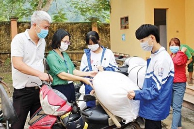 Gấp rút triển khai xuất cấp gạo hỗ trợ học sinh học kỳ I năm học 2022 - 2023