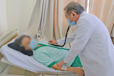 Ứng dụng kỹ thuật bắt vít cột sống qua da để phục hồi vận động cho bệnh nhân 