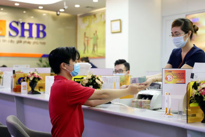 Số hóa ngân hàng và mục tiêu kết nối bền vững với khách hàng
