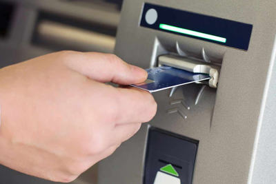 [Infographic] Làm gì để giao dịch an toàn tại máy ATM?