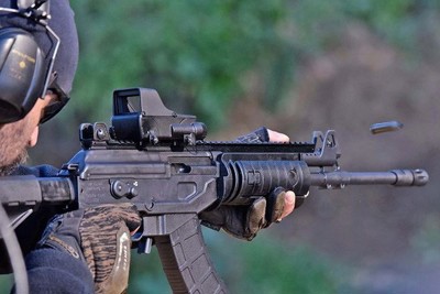 [Infographic] Uy lực "quốc súng" Galil ACE 31-32 của Việt Nam vừa tặng Lào