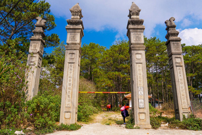Lăng mộ bằng đá của cha Nam Phương hoàng hậu ở Đà Lạt