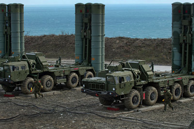 [Infographic] Uy lực hệ thống phòng thủ S-400, S-500 của Nga và Patriot - Mỹ