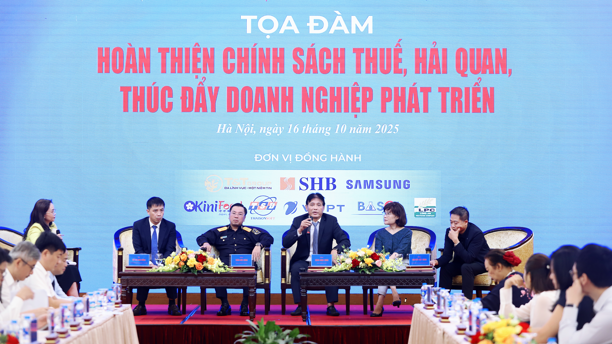 Chùm ảnh: Tọa đàm “Hoàn thiện chính sách thuế, hải quan, thúc đẩy doanh nghiệp phát triển”