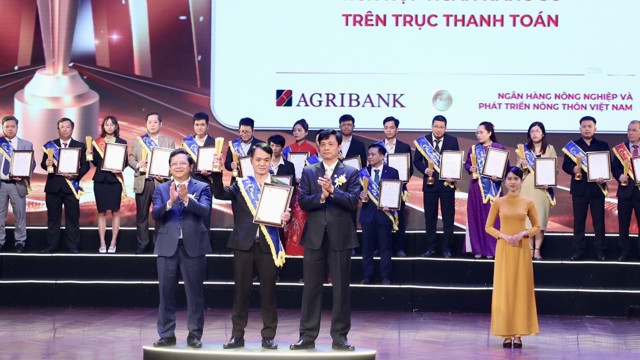 Lần thứ 9 liên tiếp Agribank được vinh danh Hệ thống công nghệ thông tin xuất sắc