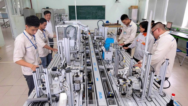 Thu hút nguồn nhân lực chất lượng cao: Cần thay đổi tư duy và hành động quyết liệt