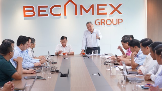Đảm bảo cung cấp điện cho các khu công nghiệp của Becamex là trách nhiệm của EVNHCMC vì sự phát triển chung của thành phố
