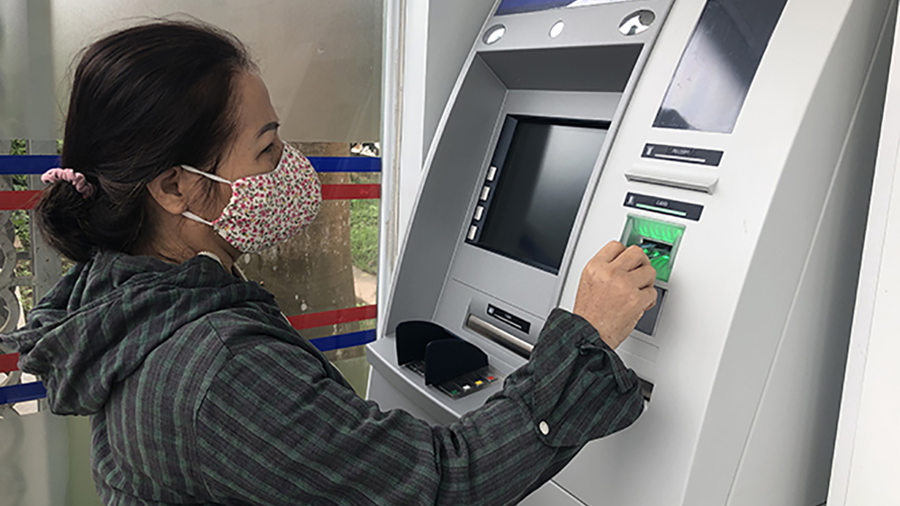 TP. Đà Nẵng: Gần 69.000 người nhận lương hưu và trợ cấp BHXH qua tài khoản ATM