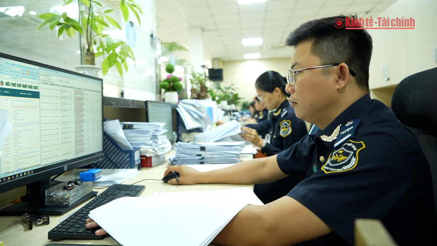 VIDEO: Khung pháp lý còn "thiếu và yếu"-  Thách thức lớn trong việc thu thuế GTGT hàng nhập khẩu trị giá thấp
