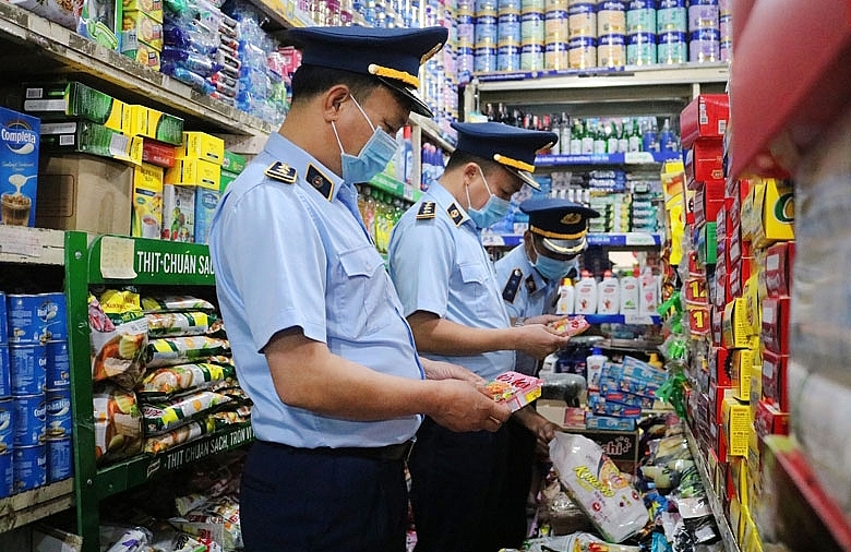 Tăng cường sự lãnh đạo của Đảng, trách nhiệm quản lý của Nhà nước để bảo vệ quyền lợi người tiêu dùng