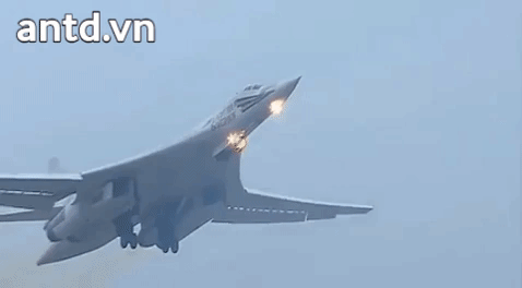 [Ảnh] "Thiên nga trắng hủy diệt" Tu-160M2 lần đầu tung cánh