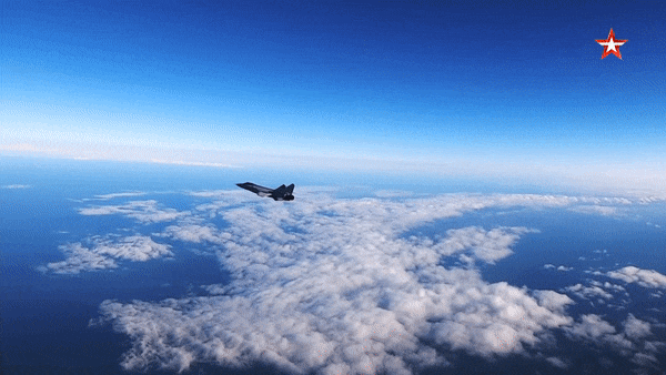 [Video] Xem MiG-31 đánh chặn máy bay săn ngầm IL-38 ở bán đảo bí hiểm nhất nước Nga