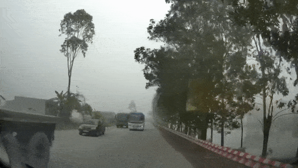 [Video] Xe khách lấn làn vượt ẩu suýt gây tai nạn ở Thái Bình