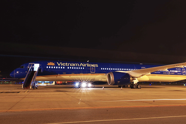[Video] Siêu máy bay Boeing 787 Việt Nam đặt mua về đến Nội Bài