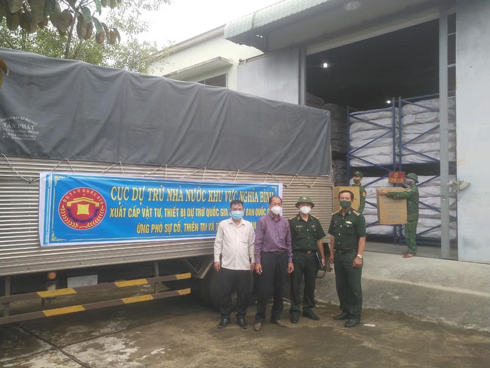 Cục DTNN khu vực Nghĩa Bình xuất cấp hàng DTQG cho Ủy ban Quốc gia ứng phó sự cố thiên tai và tìm kiếm cứu nạn.