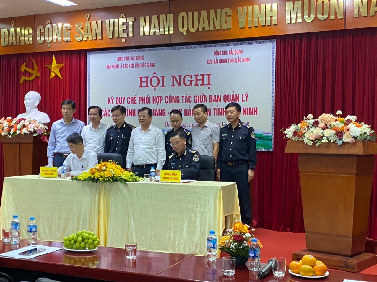Quang cảnh lễ ký kết.