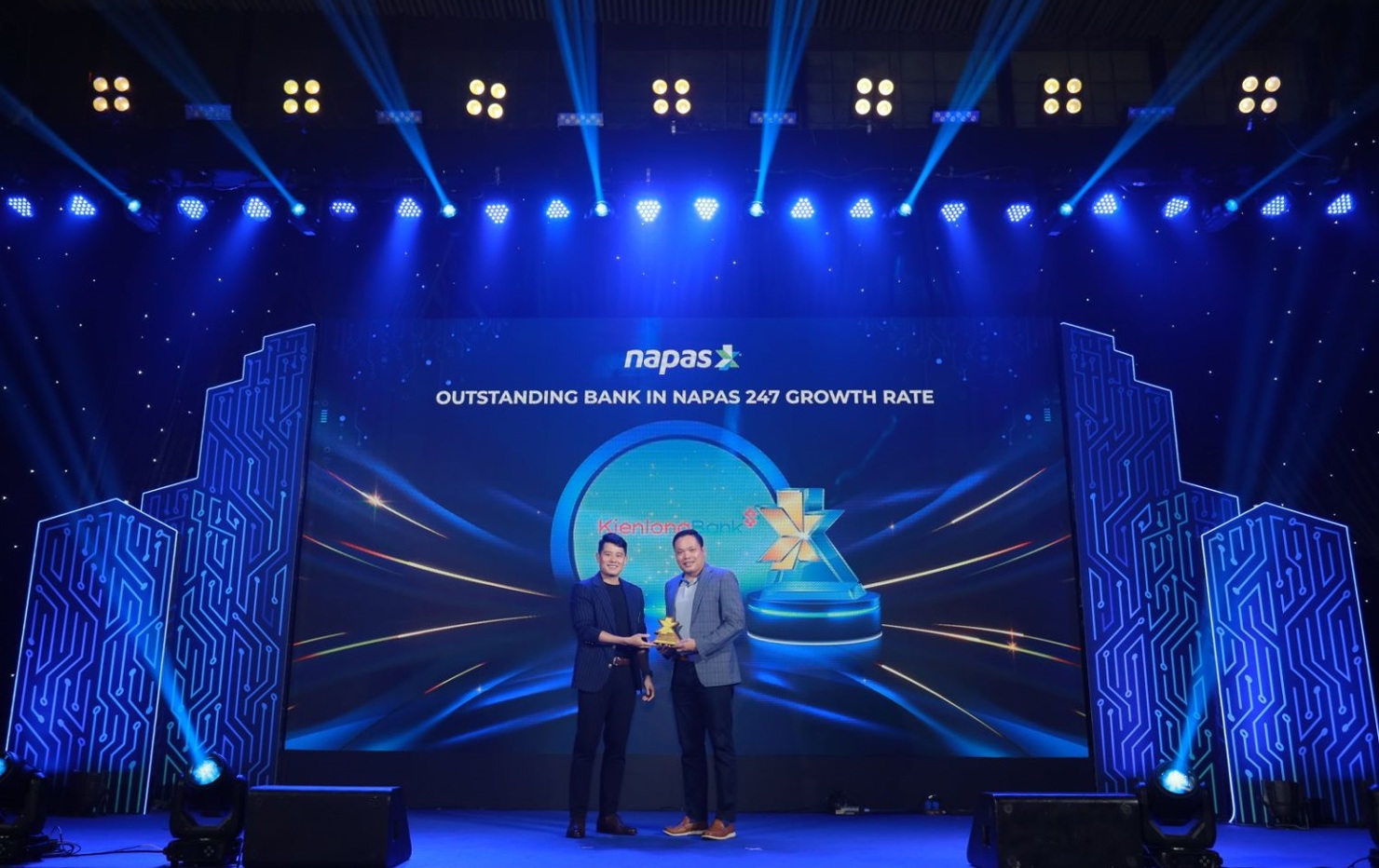 KienlongBank là tổ chức thành viên dẫn đầu về tốc độ tăng trưởng số lượng giao dịch Napas247. Ảnh: KLB.