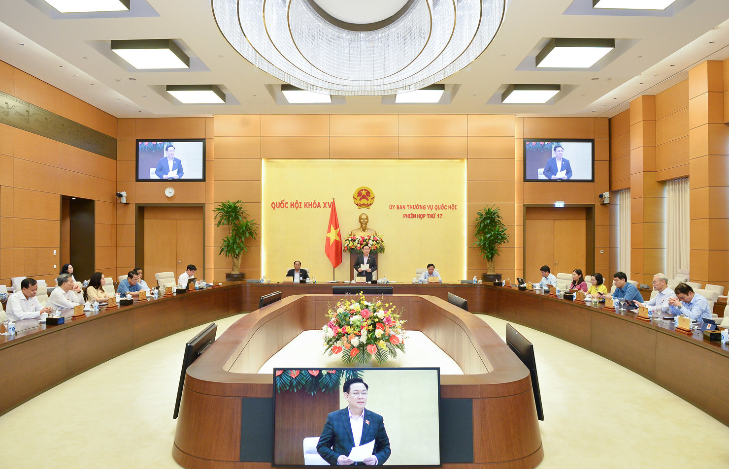 Chủ tịch Quốc hội Vương Đình Huệ phát biểu bế mạc phiên họp.