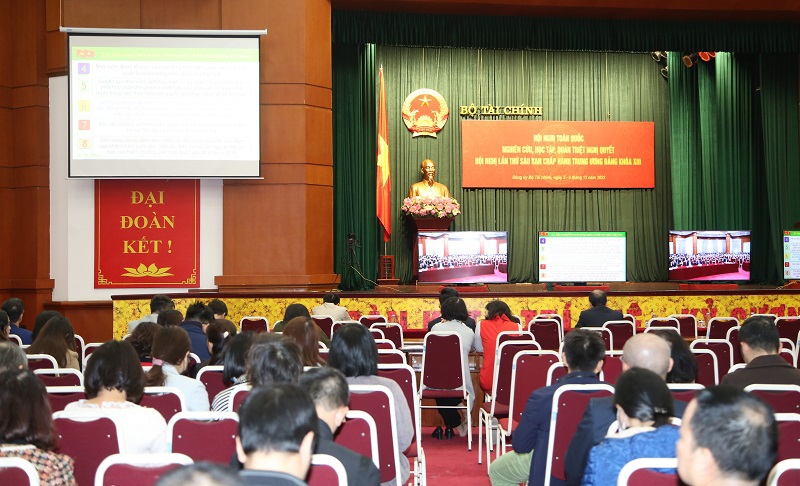 Đảng viên các đảng bộ, chi bộ trực thuộc Đảng bộ Bộ Tài chính tham dự hội nghị tại điểm cầu Bộ Tài chính.