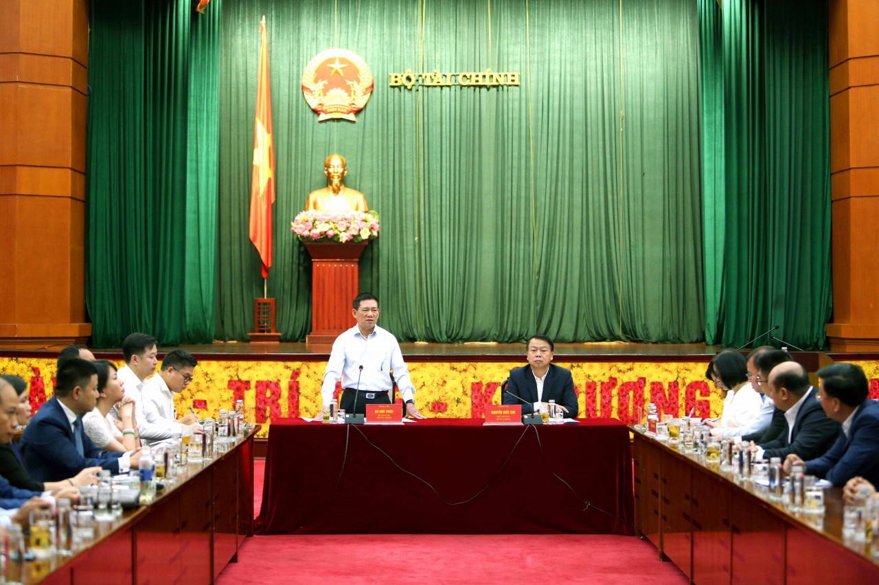 Bộ trưởng Hồ Đức Phớc chủ trì cuộc họp về thị trường chứng khoán và TPDN với một số công ty chứng khoán và DN phát hành (ngày 23/11/2022).