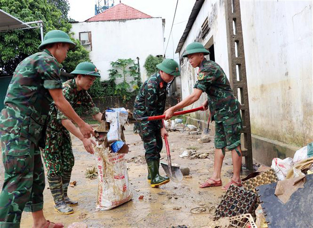 Bộ Nông nghiệp và Phát triển nông thôn xuất cấp không thu tiền 59 tấn hóa chất Chlorine 65% min và 8.000 lít hóa chất sát trùng Vetvaco-Iodine từ nguồn dự trữ quốc gia cho tỉnh Nghệ An để phòng, chống dịch bệnh, khắc phục thiệt hại do mưa lũ.