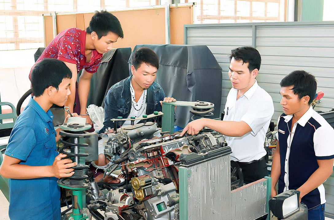 Nâng cao chất lượng đào tạo nghề cho lao động nông thôn, đáp ứng với nhu cầu thực tiễn của các doanh nghiệp và thị trường lao động trong nước và quốc tế