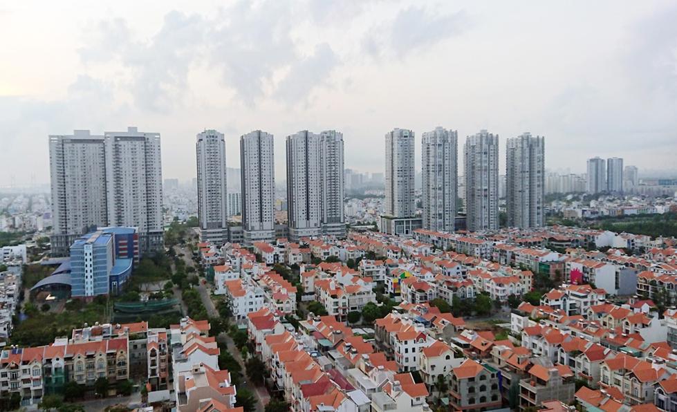 Cả người mua và nhà đầu tư đều có xu hướng chờ xem chính sách mới của năm 2023 trước khi đưa quyết định với BĐS. (Ảnh minh họa).