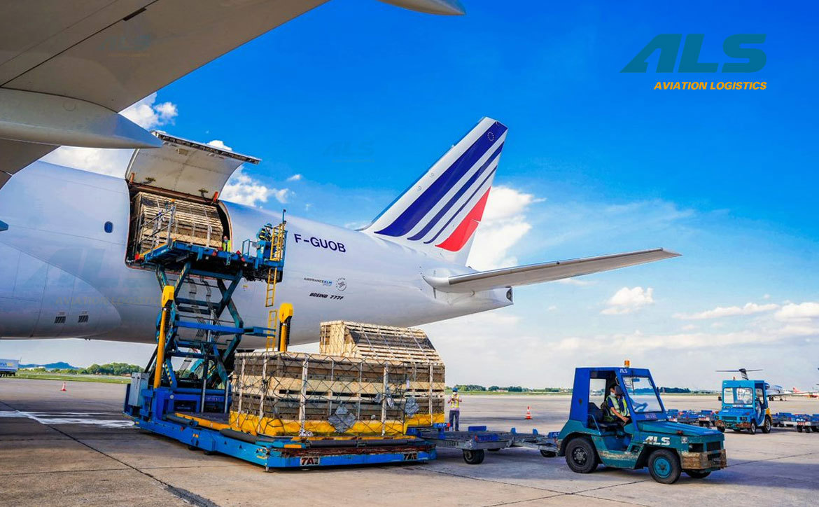 Việt Nam đang nỗ lực trở thành trung tâm logistics toàn cầu.