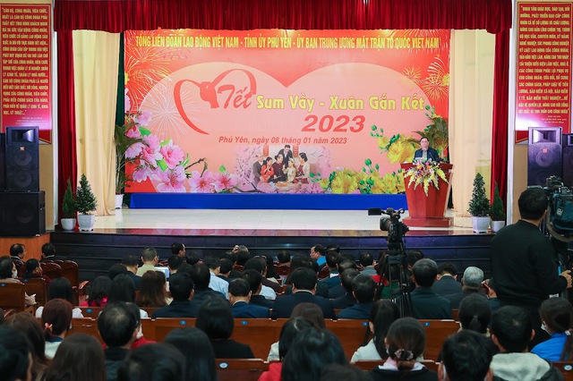 Thủ tướng Chính phủ Phạm Minh Chính phát biểu tại Chương trình "Tết sum vầy - Xuân gắn kết" năm 2023 tại tỉnh Phú Yên.