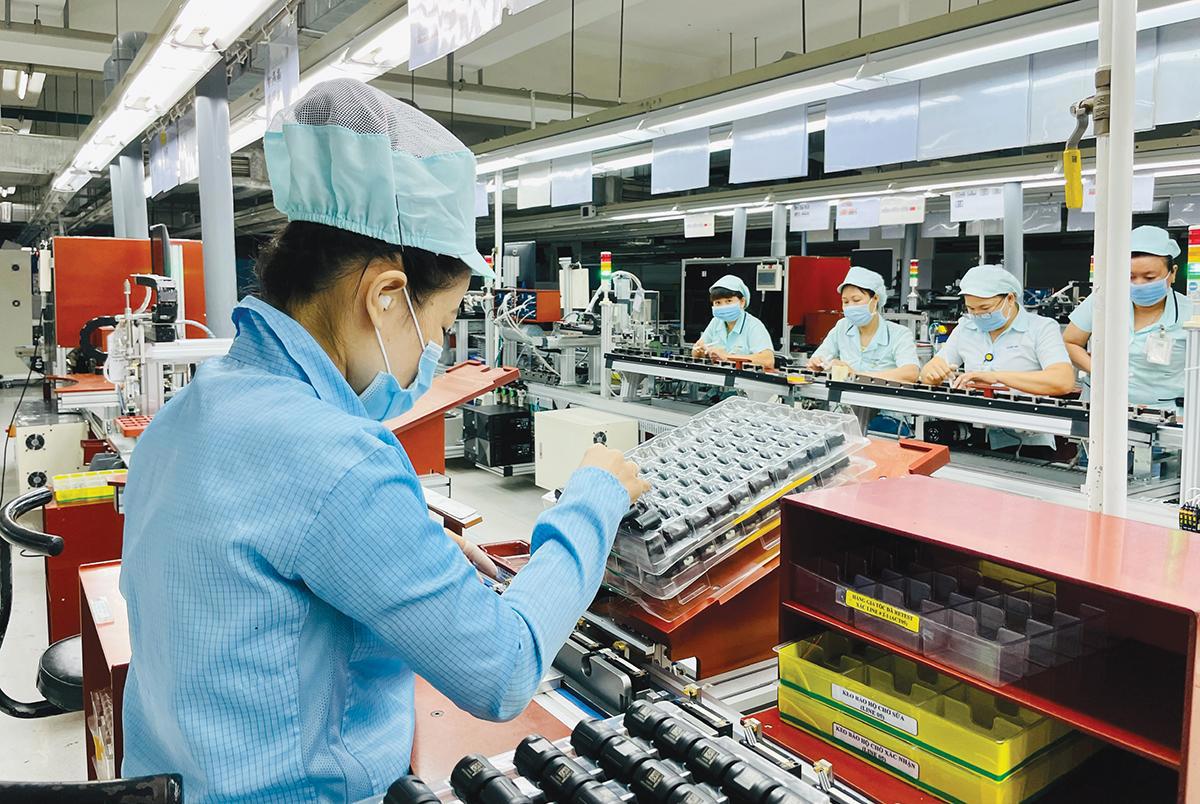 Các chuyên gia dự đoán năm 2023 sẽ có nhiều biến động tác động đến hoạt động sản xuất của các doanh nghiệp. (Ảnh minh họa)