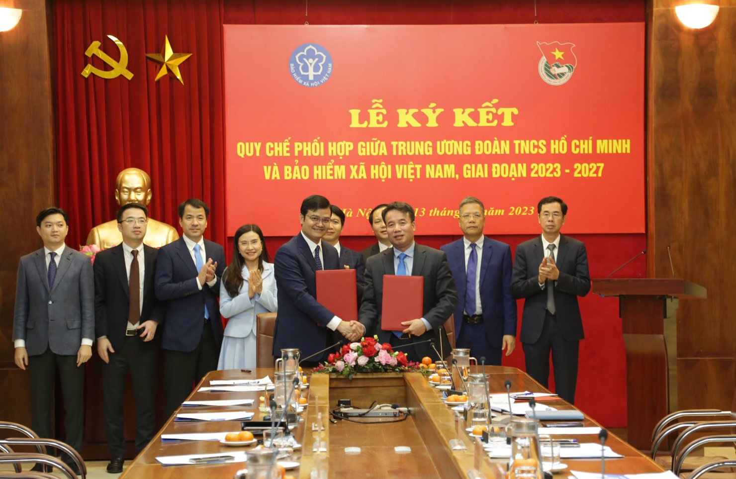 Quang cảnh lễ ký kết Quy chế phối hợp công tác giai đoạn 2023-2027 giữa BHXH Việt Nam và Trung ương Đoàn.