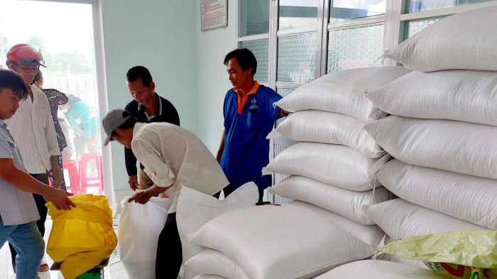 Kịp thời xuất cấp gạo dự trữ quốc gia hỗ trợ nhân dân 7 tỉnh đón Tết Nguyên đán Quý Mão.
