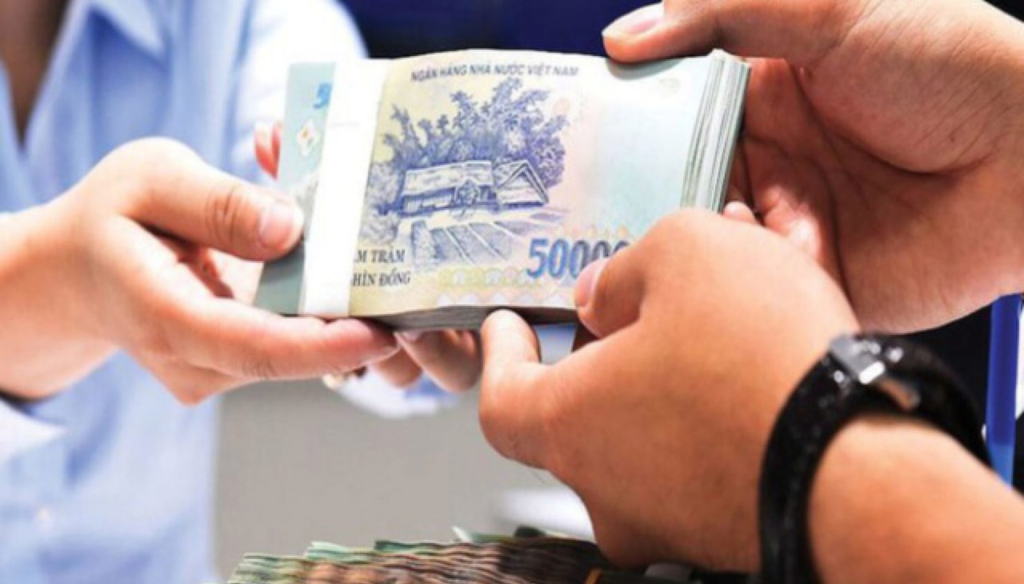 Mức lãi suất tối đa tại các nhà băng đã đồng loạt giảm 0,1 - 0,5 điểm %.