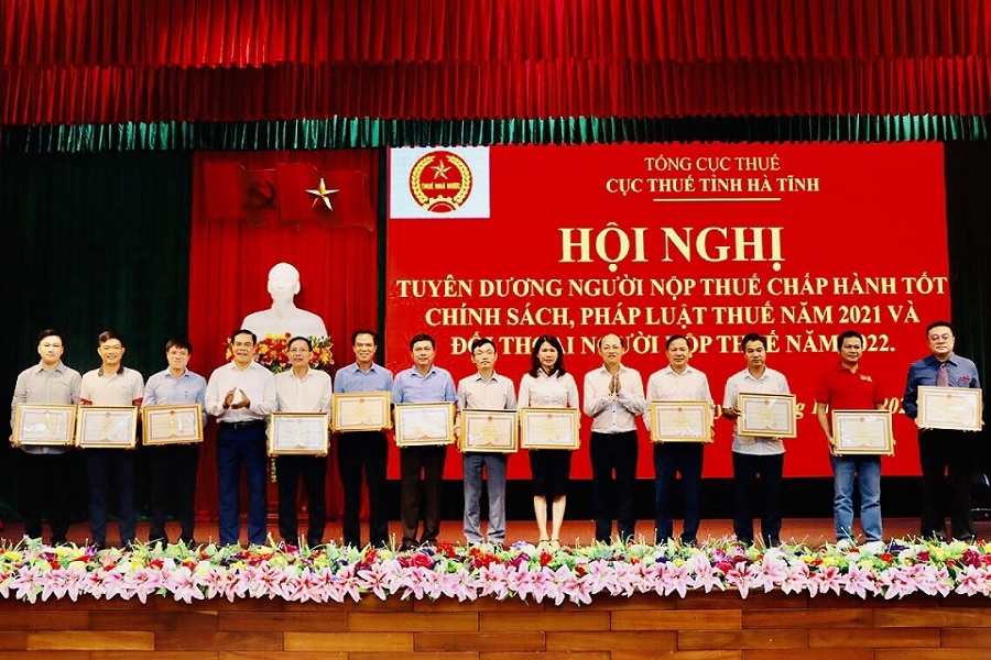 Năm 2021, ngành Thuế đã ghi nhận, tôn vinh thành tích hoàn thành xuất sắc nghĩa vụ nộp thuế của các tổ chức, cá nhân.